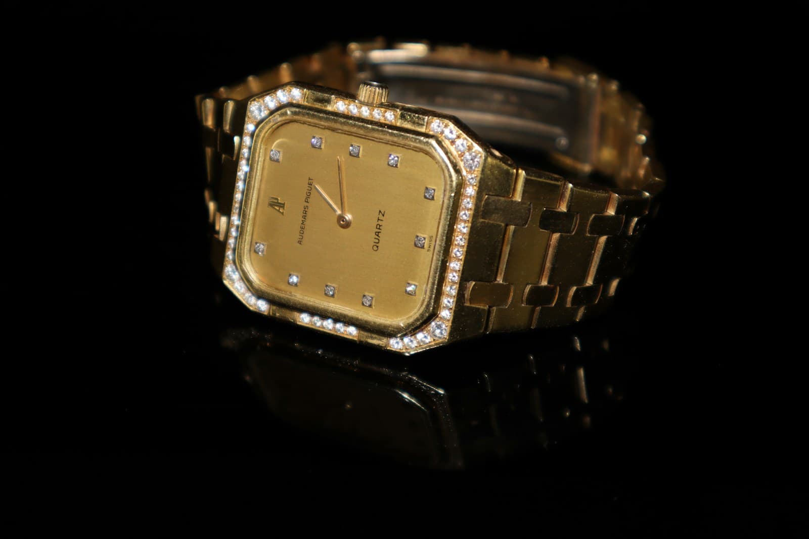 Vintage Audemars Piguet in yellow gold with diamond-set bezel and champagne dial